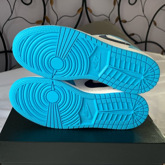 Jordan 1 Low GS ‘UNC’ - Picture 10 of 12